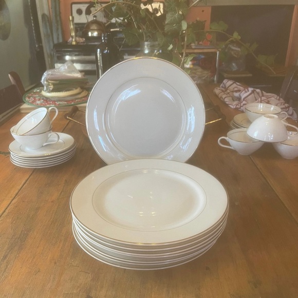 Sonnet Dinner Plate Japan Fine China Gold Trim (8 available) - Picture 6 of 6